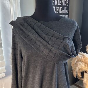 Like new! Cable & Gauge Scalloped Boat Neck Tunic Sweater Size Large